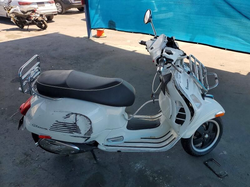2013 PIAGGIO AND VESPA GTS/GTV