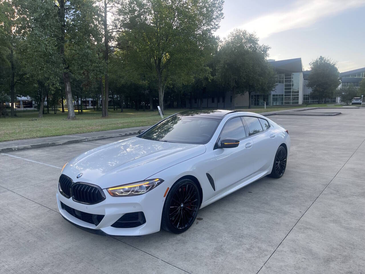 2022 BMW M8