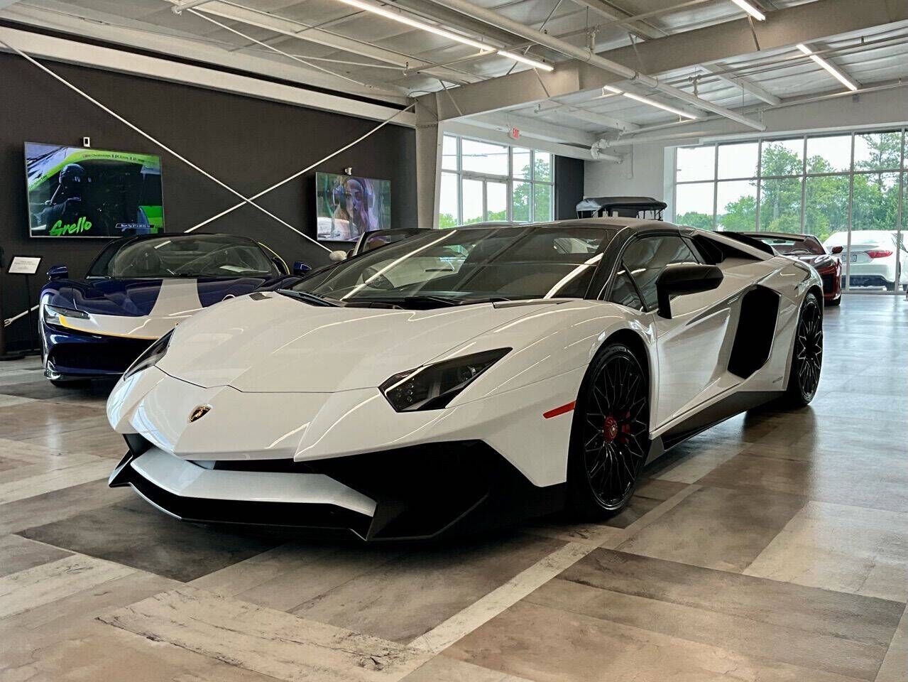 2017 LAMBORGHINI Aventador