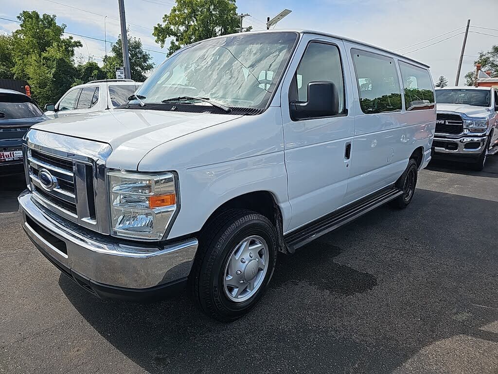 2012 FORD E-350
