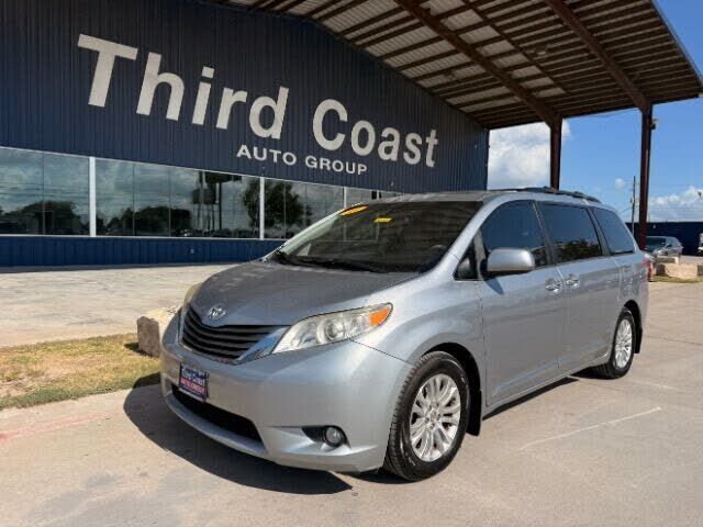 2013 TOYOTA Sienna
