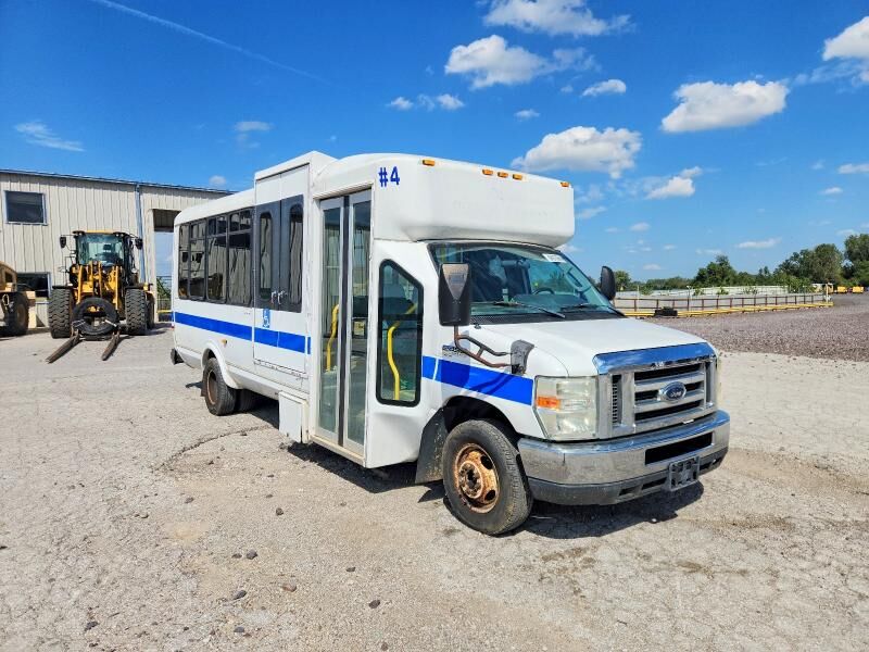 2009 FORD E-450