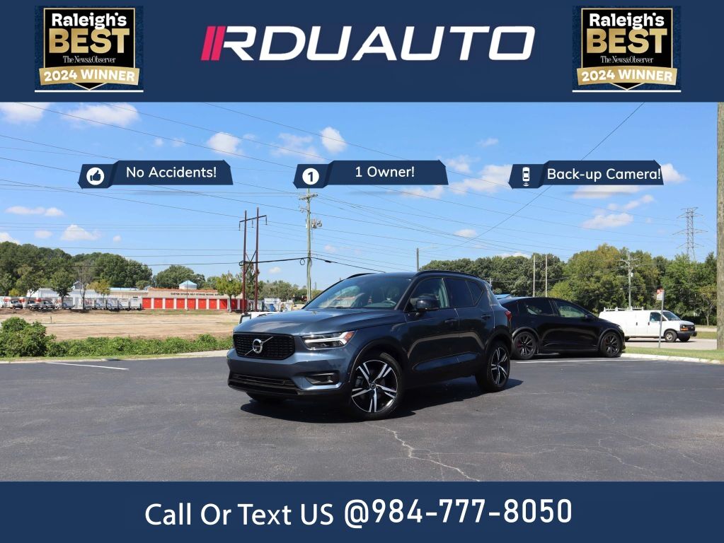 2022 VOLVO XC40