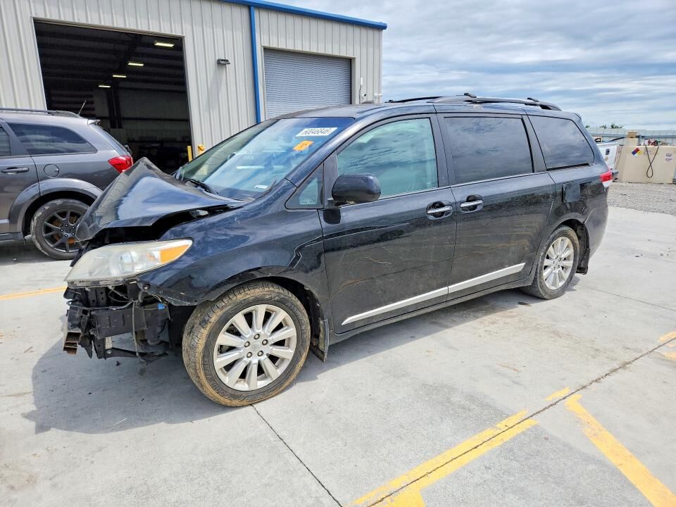 2011 TOYOTA Sienna