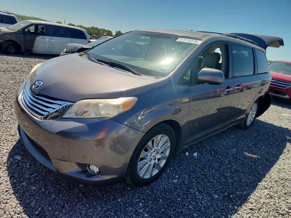 2011 TOYOTA Sienna
