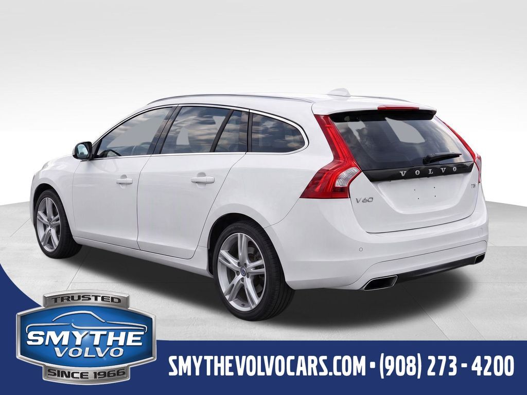 2017 VOLVO V60
