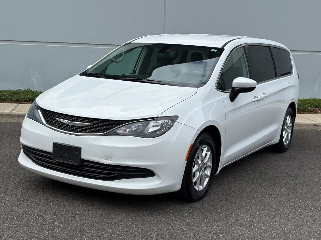 2020 CHRYSLER Voyager