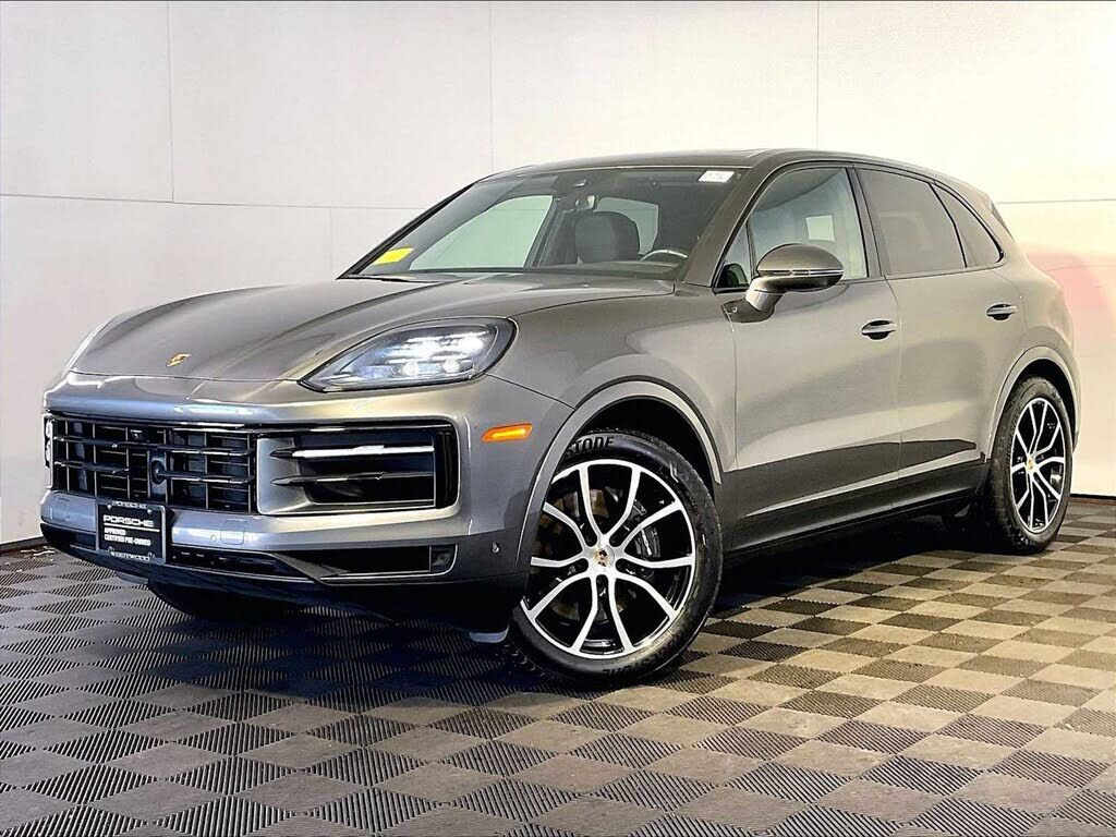 2024 PORSCHE Cayenne