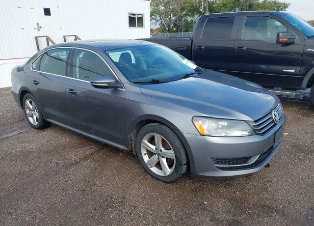 2012 VOLKSWAGEN Passat