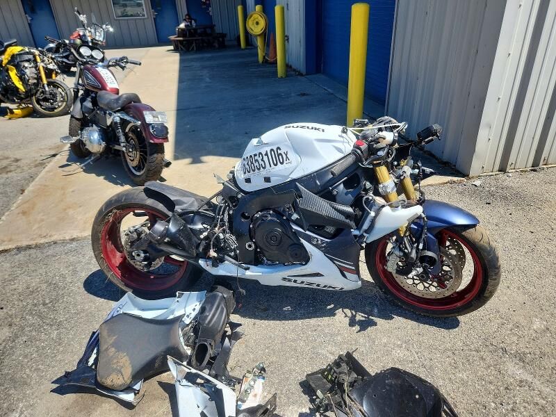 2025 SUZUKI GSX-R750