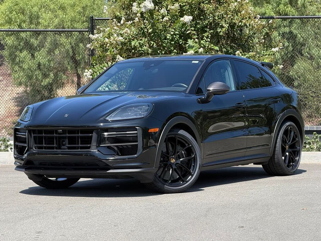 2024 PORSCHE Cayenne
