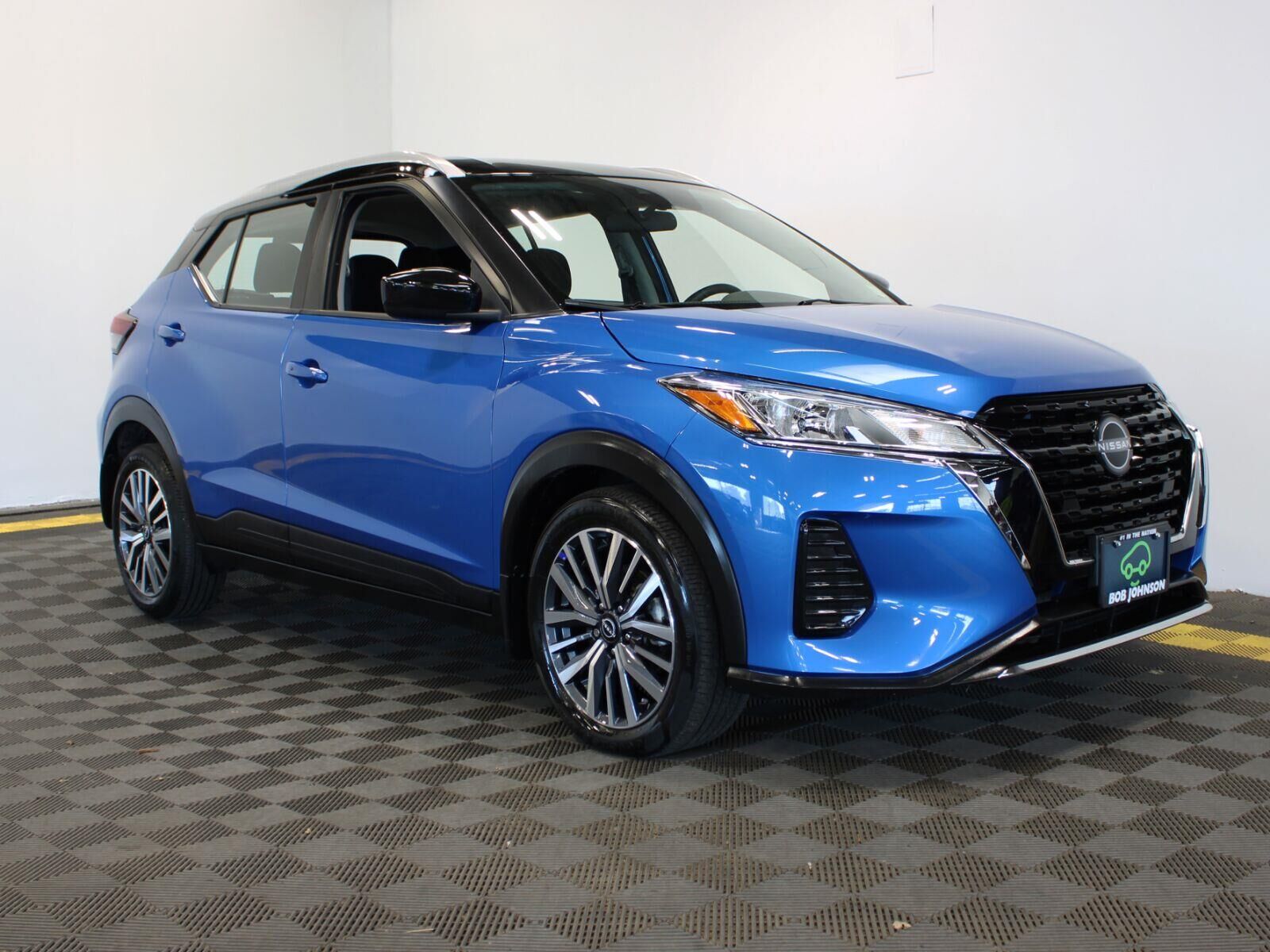 2023 NISSAN Kicks
