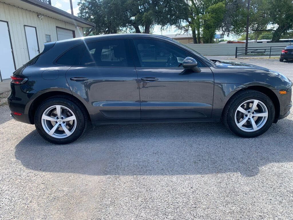 2019 PORSCHE Macan