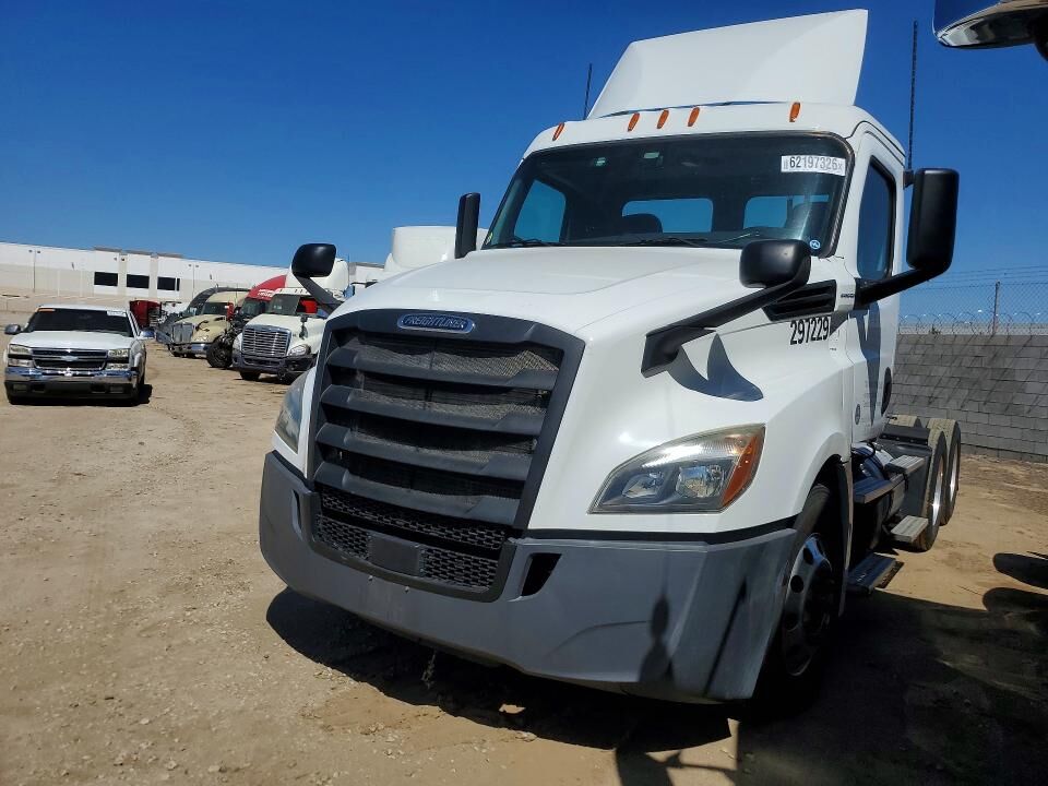 2019 FREIGHTLINER New Cascadia 126" Day cab