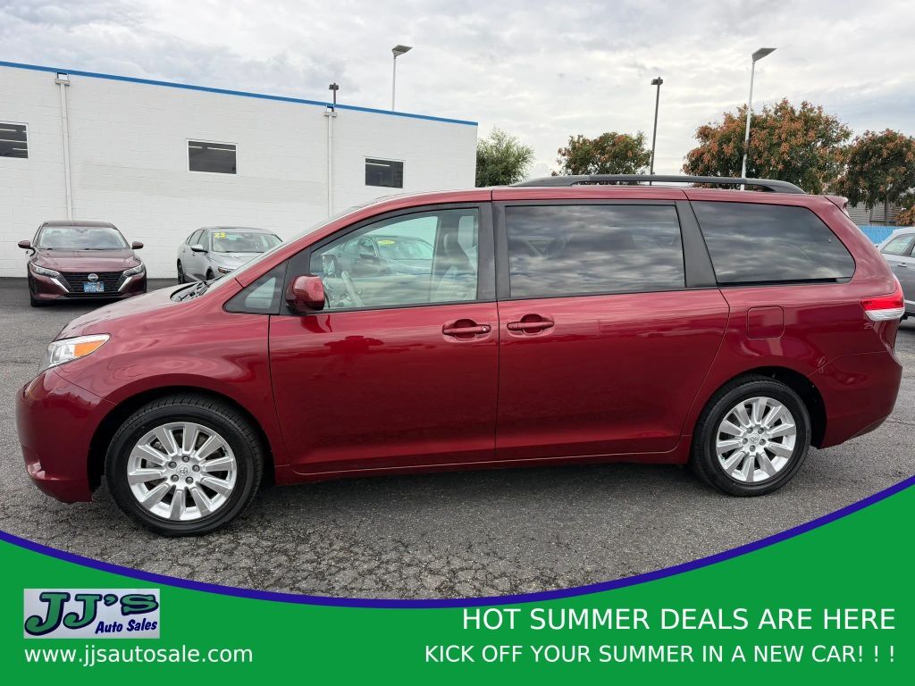 2011 TOYOTA Sienna