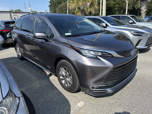 2021 TOYOTA Sienna