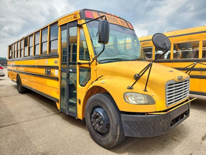2010 FREIGHTLINER B2 Bus Chassis