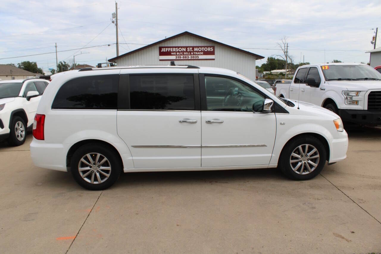 2014 CHRYSLER Town and Country