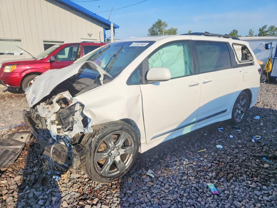 2017 TOYOTA Sienna