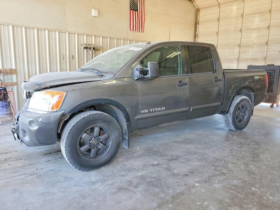 2015 NISSAN Titan