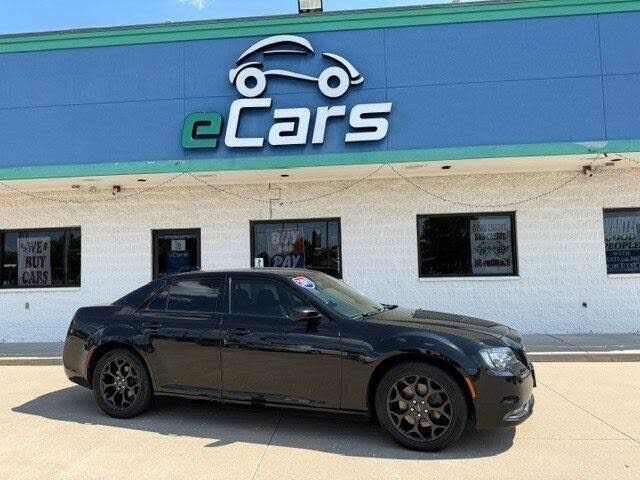 2019 CHRYSLER 300