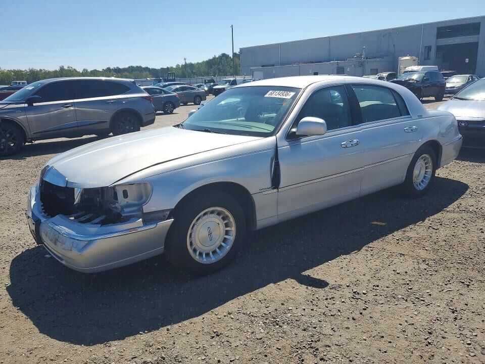 1998 LINCOLN Town Car