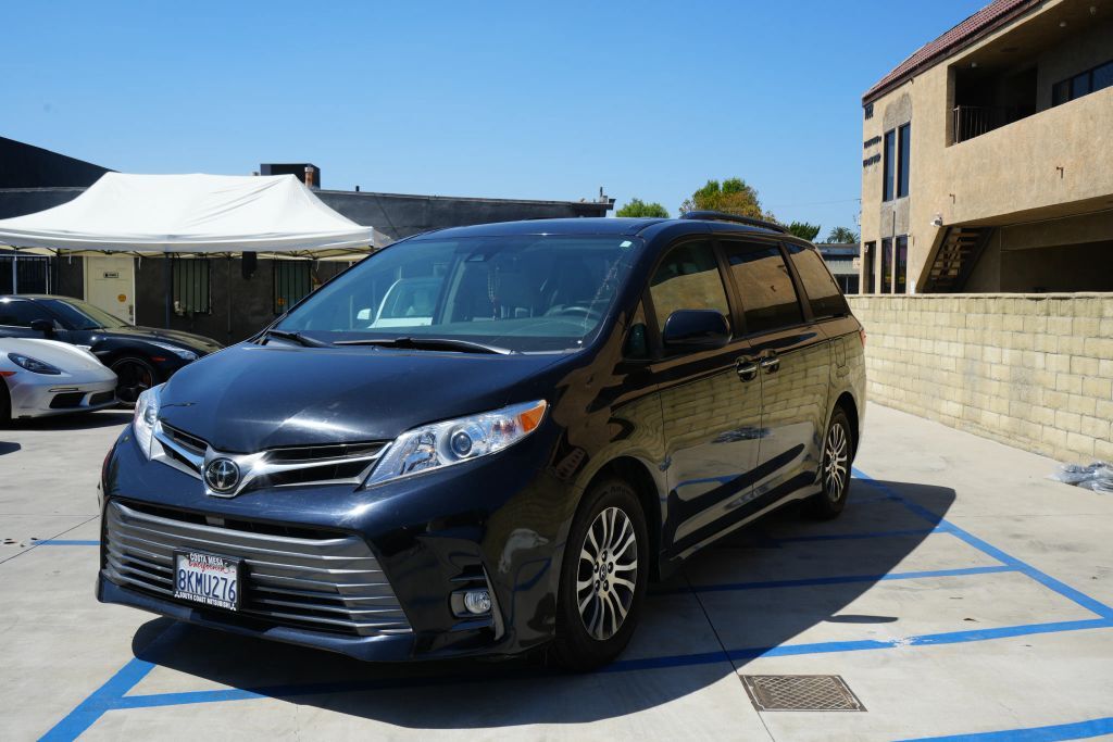 2018 TOYOTA Sienna