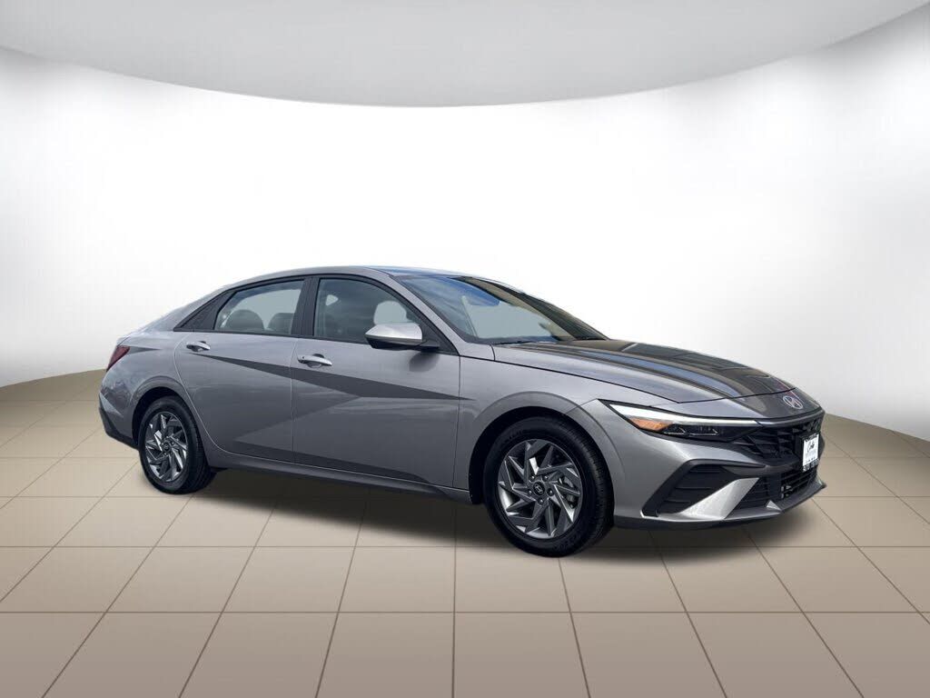 2024 HYUNDAI Elantra