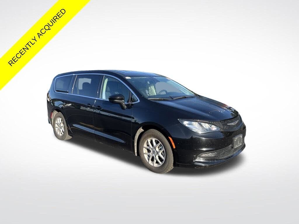 2024 CHRYSLER Voyager