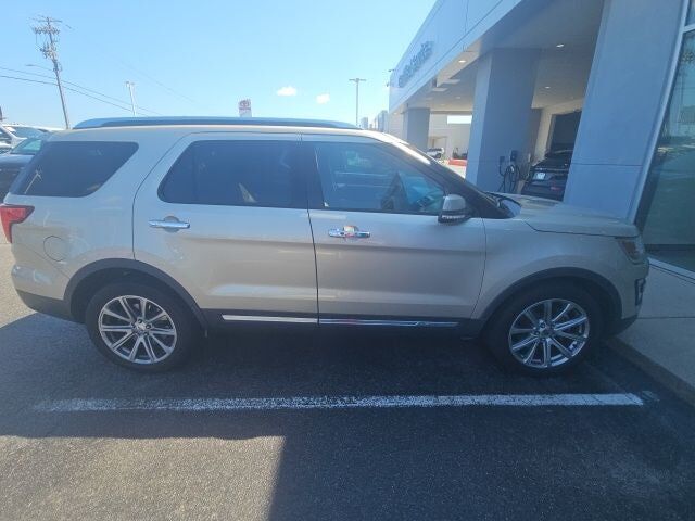 2017 FORD Explorer