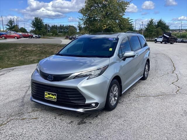 2025 TOYOTA Sienna