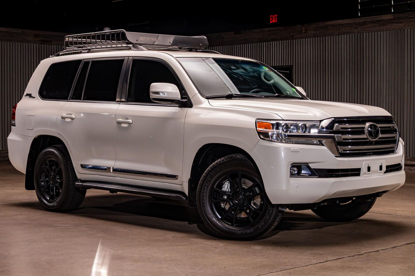 2021 TOYOTA Land Cruiser