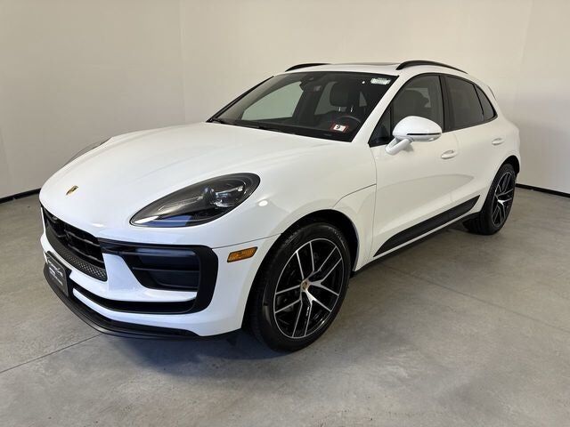 2025 PORSCHE Macan
