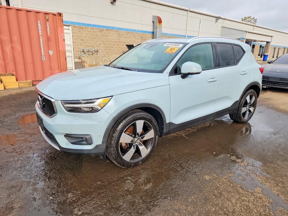 2019 VOLVO XC40