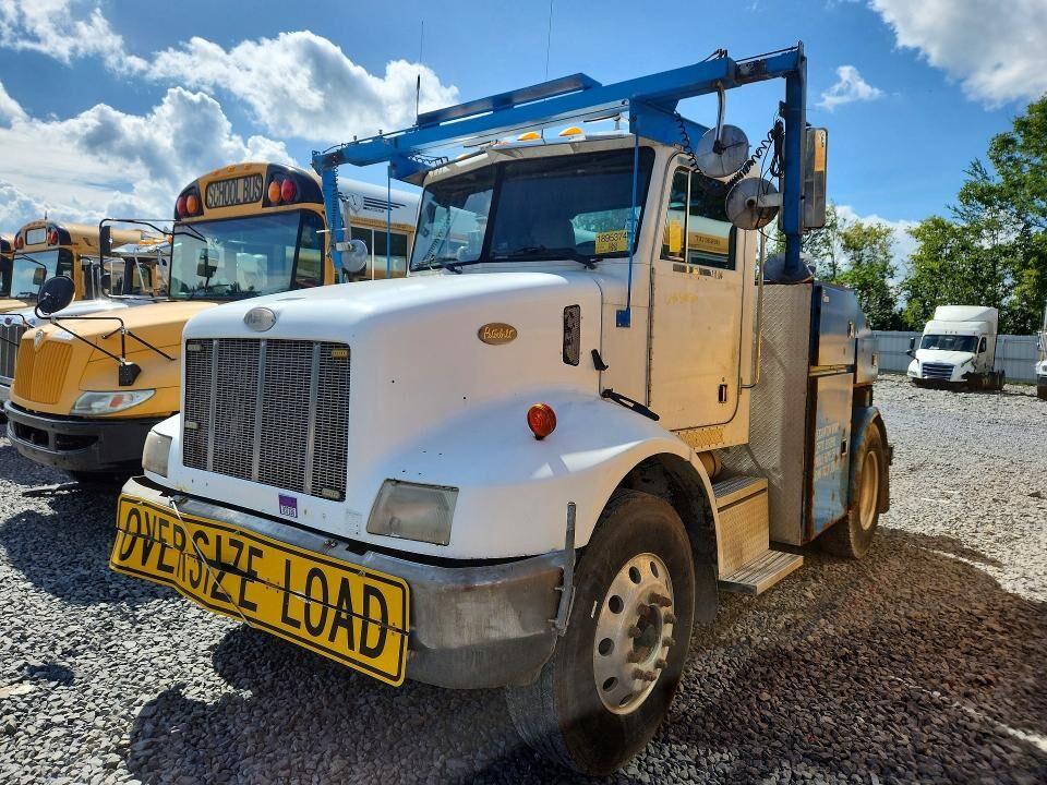 1999 PETERBILT 330