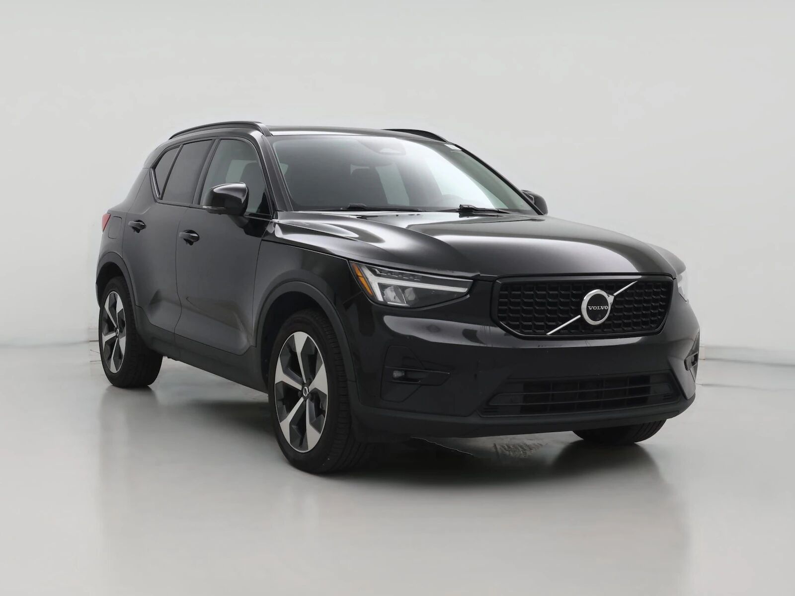 2023 VOLVO XC40