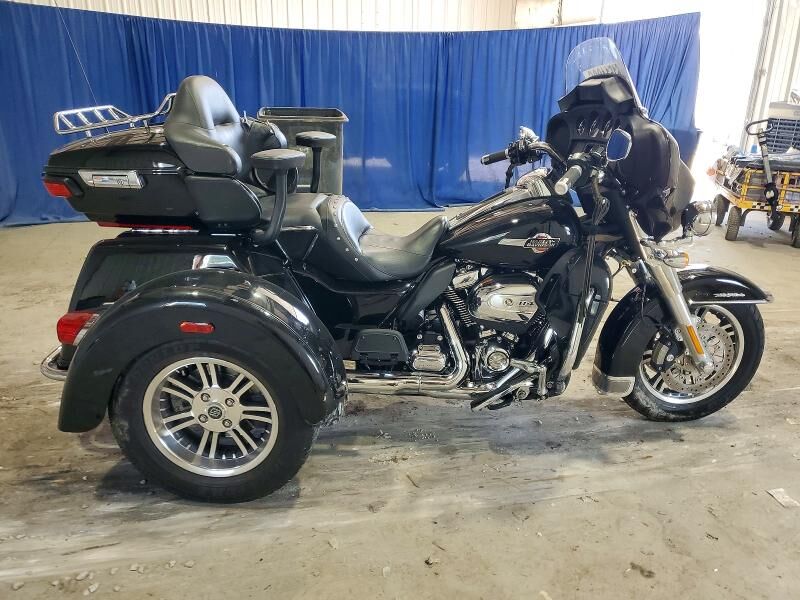 2023 HARLEY DAVIDSON FLHTCUTG / Tri Glide Ultra