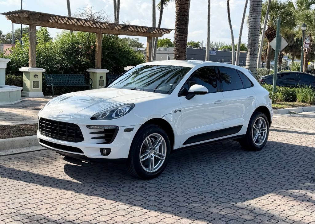 2017 PORSCHE Macan