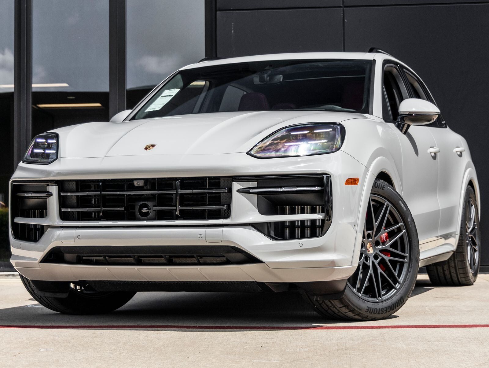 2025 PORSCHE Cayenne