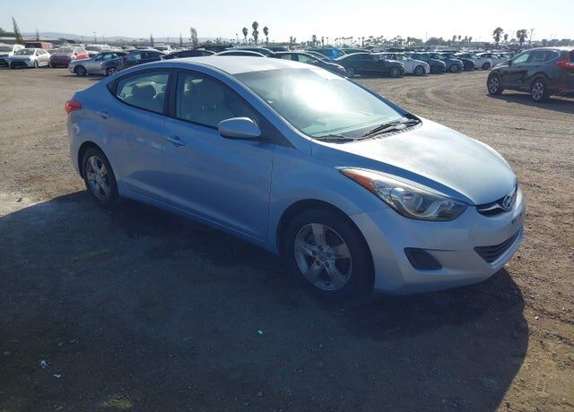 2011 HYUNDAI Elantra
