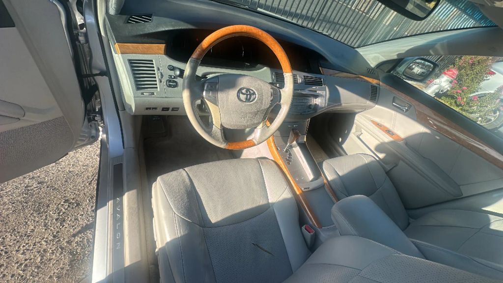 2006 TOYOTA Avalon