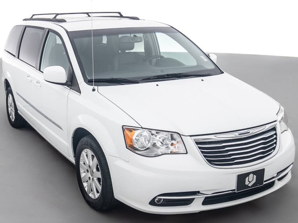 2016 CHRYSLER Town and Country