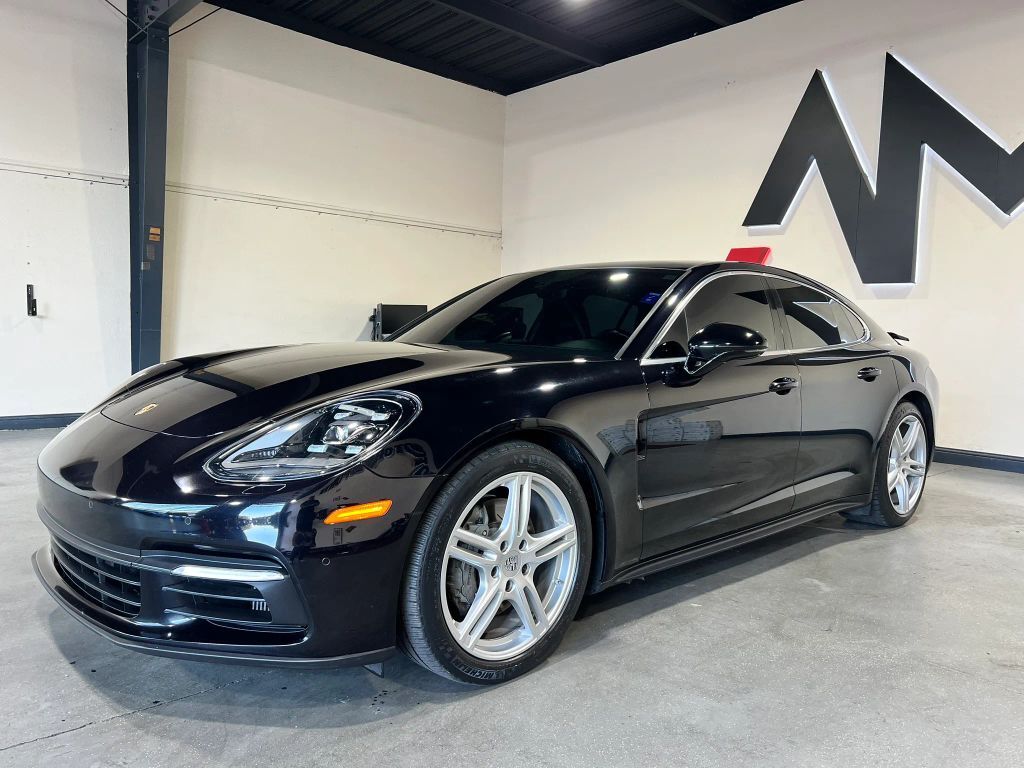 2018 PORSCHE Panamera