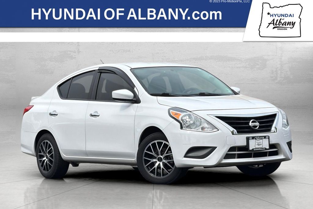 2019 NISSAN Versa