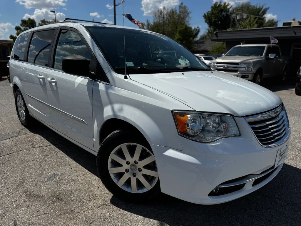 2016 CHRYSLER Town and Country