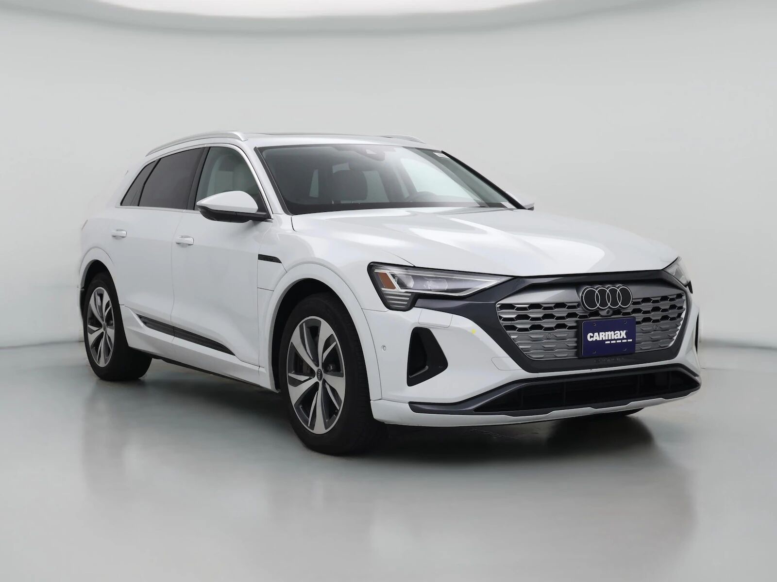 2024 AUDI Q8