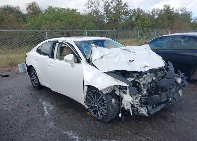 2016 LEXUS ES