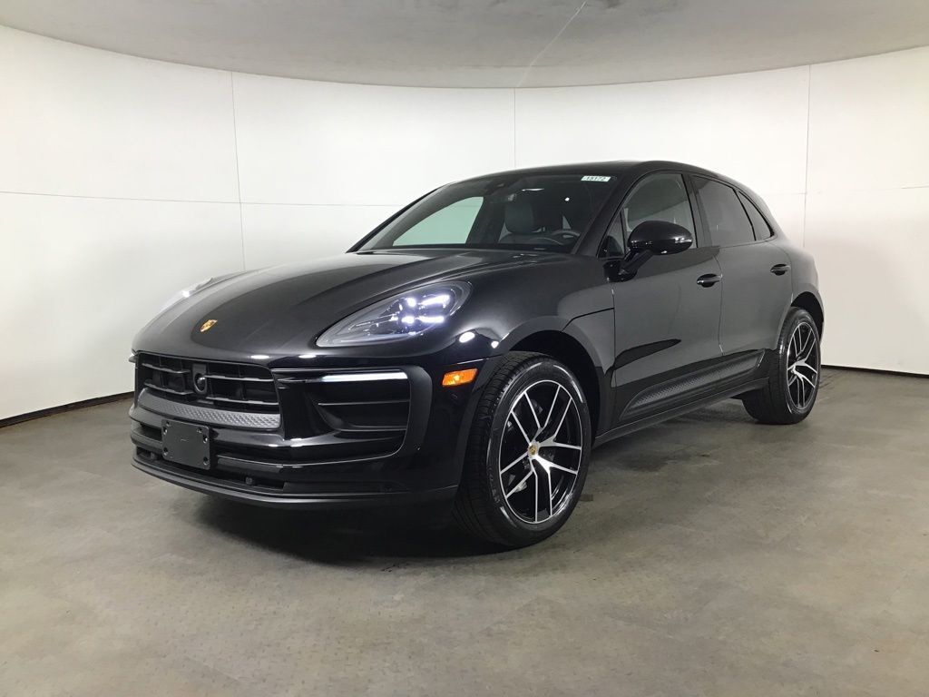2026 PORSCHE Macan