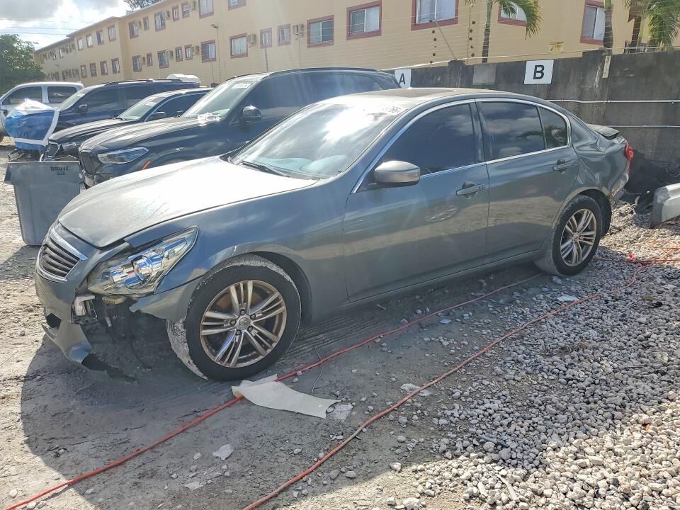 2013 INFINITI G37