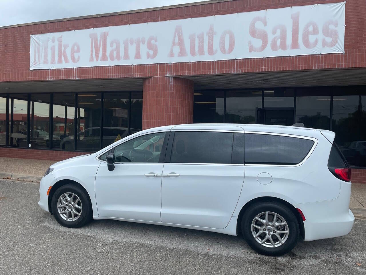 2024 CHRYSLER Voyager
